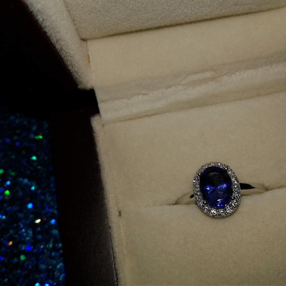 ILIANA 18K WG Premium AAA Tanzanite, Diamond Halo